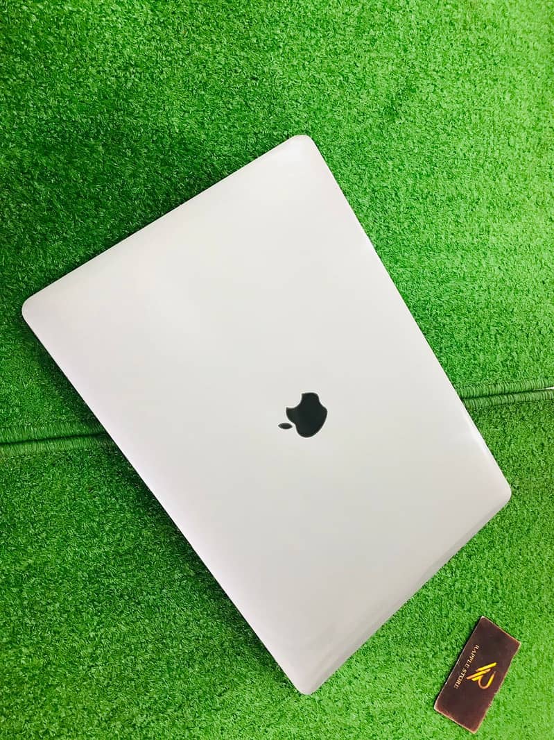 Apple macbook Pro 2017 Core I7  16/512 Silver 1