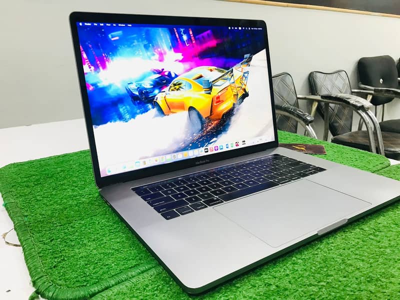 Apple macbook Pro 2017 Core I7  16/512 Silver 3