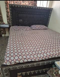bed set and dressing table