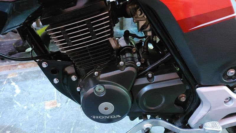 Honda CB-150 Black-Red in Good Condition. Engine is not Open 4