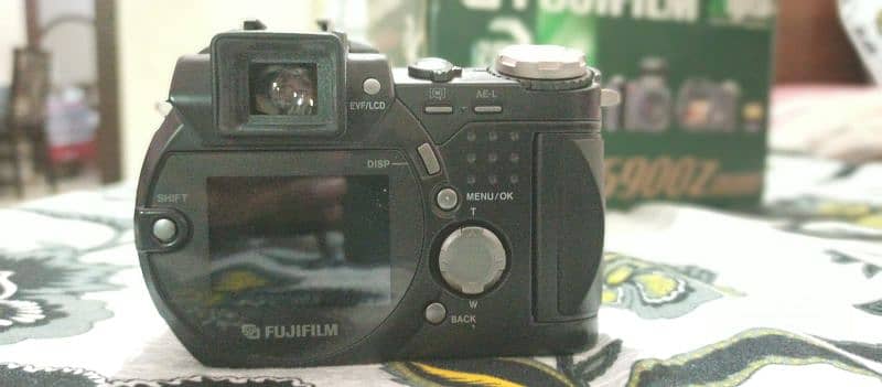 FUJIFILM  Digital Camera FinePix 6900 1