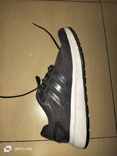 selling original adidas shoes in very good condition