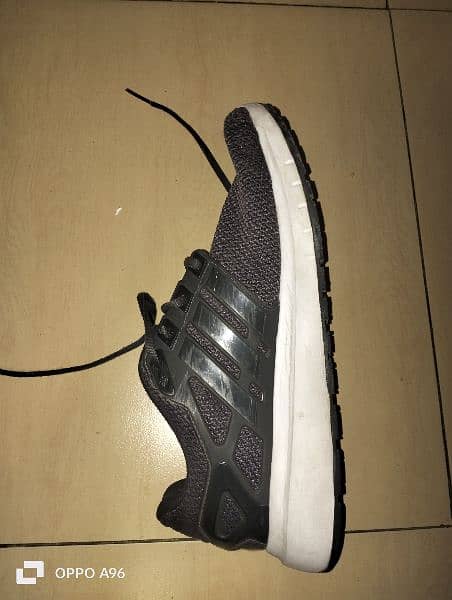 selling original adidas shoes in very good condition 0