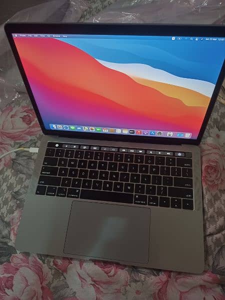 MACBOOK PRO LATE 2018 CTO 13 INCH TOUCHBAR I7 Q-C 16GB RAM 256GB SSD 0