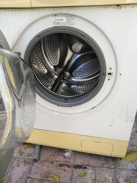 LG washing machine 7kg. fully automatic 1