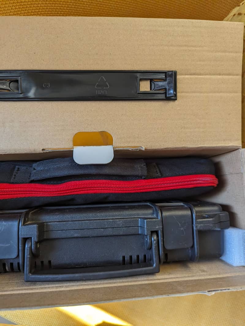 Aputure MC 4-Light Travel Kit with Charging Case 4