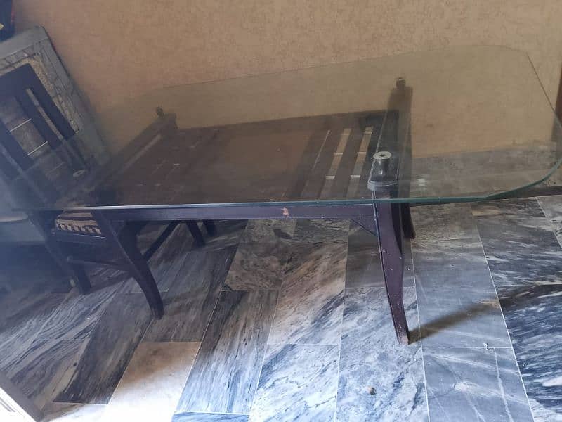Dinning Table Available For Urgent Sale 0