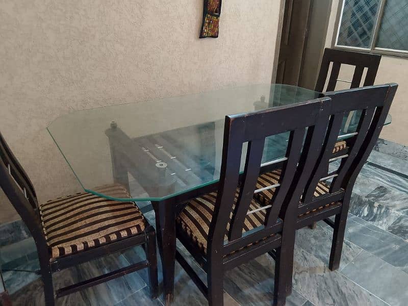 Dinning Table Available For Urgent Sale 2