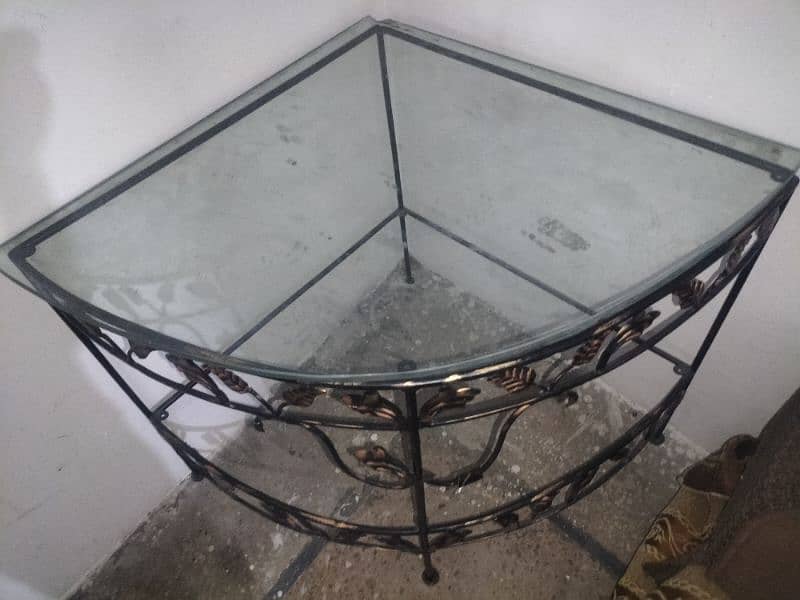 corner side table for sale with good condition 0