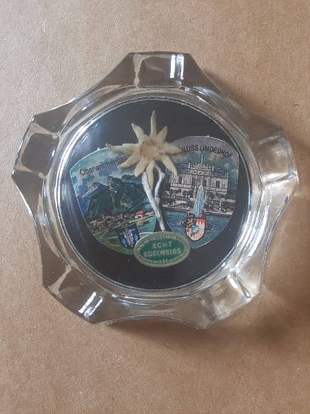 Glass/Crystal small Ash tray made of London brie a brac for Offce use 2