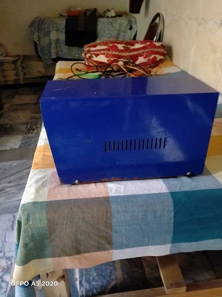 I'm selling UPS 2000 WATTS belkul new condition me h, 3