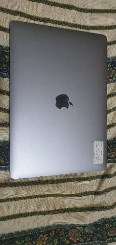 MacBook pro 2017 8/128 gb Core I5 7th generation