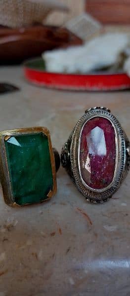 gemstone marjaan ki ring chandi mein bani hai 3