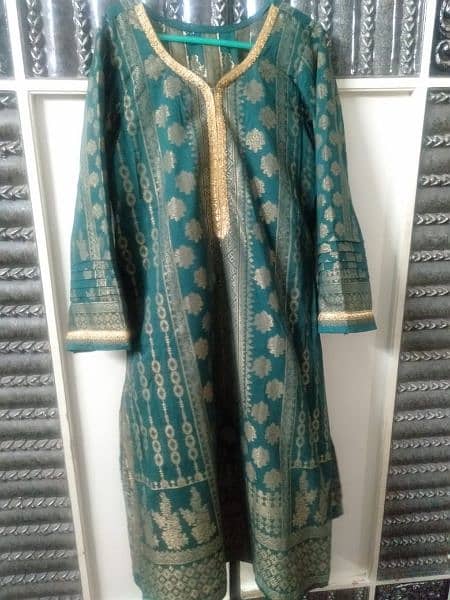 Lawn suit ready to wear pre-loved . Medium size. Branded suit 3