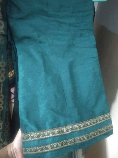 Lawn suit ready to wear pre-loved . Medium size. Branded suit 5