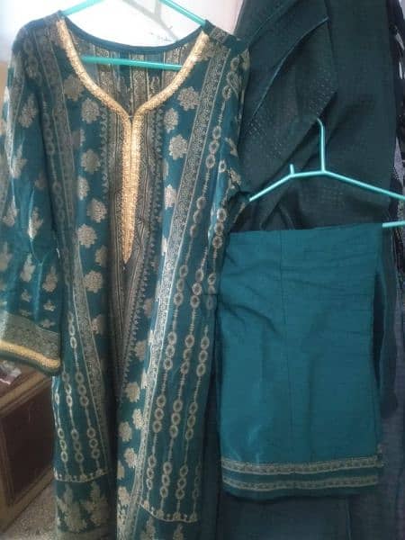 Lawn suit ready to wear pre-loved . Medium size. Branded suit 6