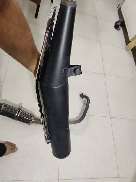 Suzuki gr150 original silencer with Akrapovic exhaust 8