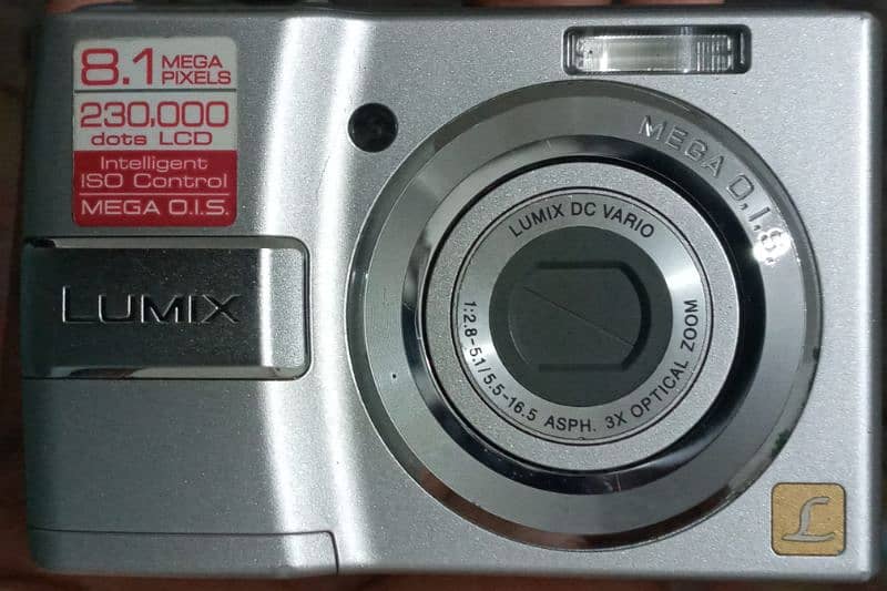 Panasonic Lumix DMC-LS80 Digital Camera (Silver) 0