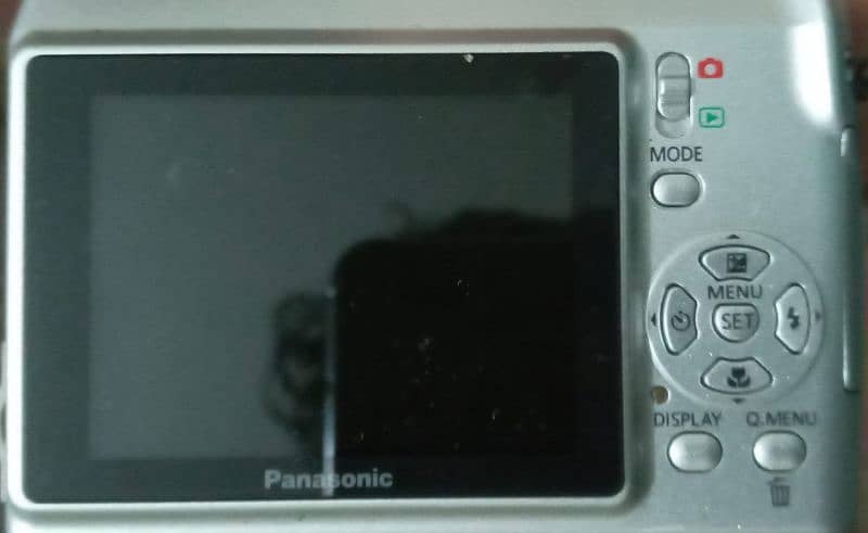 Panasonic Lumix DMC-LS80 Digital Camera (Silver) 1