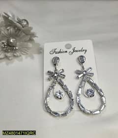 •  Material: Metal
•  Product Type: Earrings
•  Stone: Artificial
•