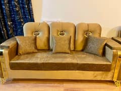 Few months used 6,seater sofa set Beautiful and elegant