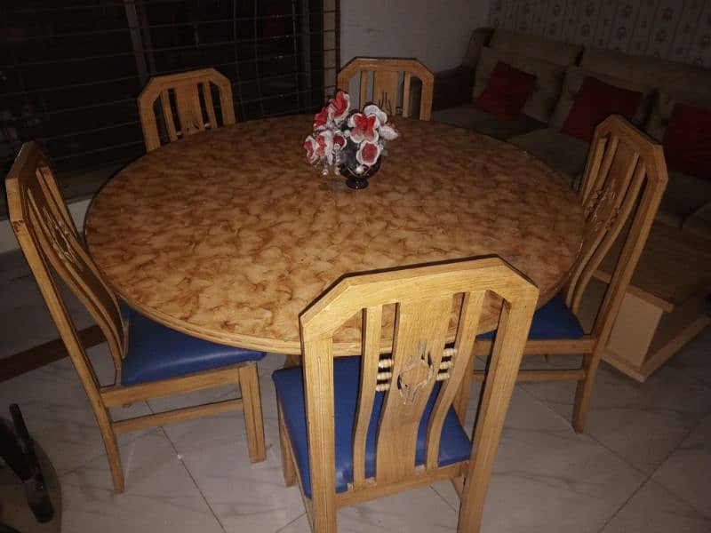 Dinning with six chairs 3