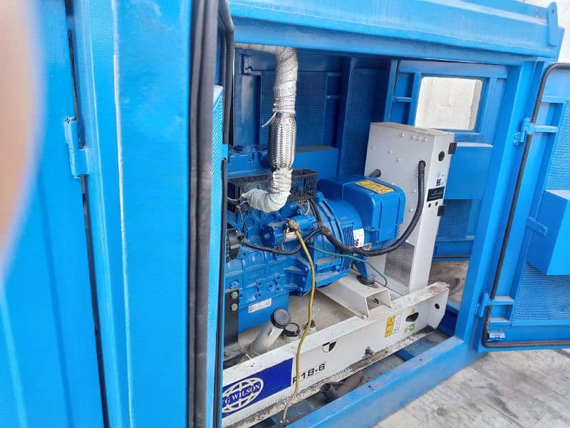 FG WILSON PERKINS UK 22 KVA 2018 model  in warranty diesel generator 9