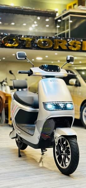 EVEE C1 PRO GENZ NISA AIR MALE SCOOTER LADIES SCOOTY METRO RAMZA YADEA 17