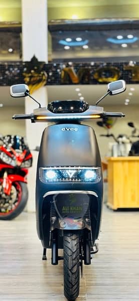 EVEE C1 PRO GENZ NISA AIR MALE SCOOTER LADIES SCOOTY METRO RAMZA YADEA 18