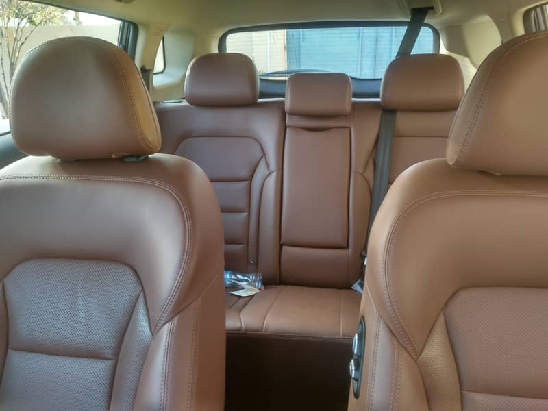 Proton X70 Premium FWD for Sale (Excellent SUV, Good price) 5