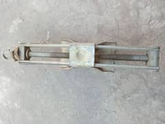 2 car jack for sale in good and working condition