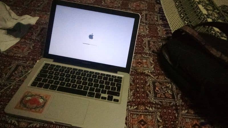 MacBook 2012 pro lush condition 7 to 8 hours battery backup 1
