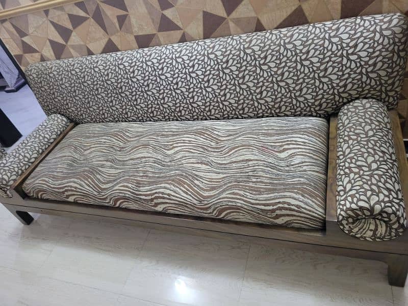 sofa in good condition 4