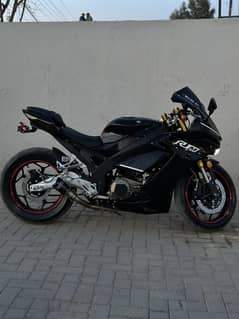 Yamaha r1m 400cc