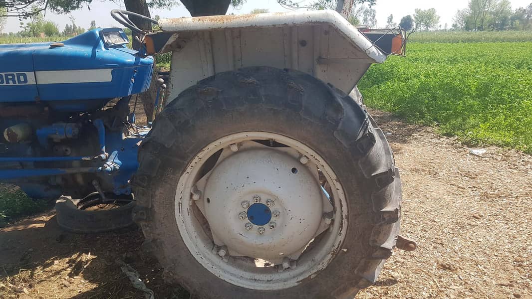 Ford tractor 3600 modle 1976 for sall 03037704466 3