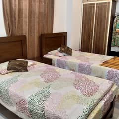 Urgent sell 2 single beds+1 sidetable with mattresses