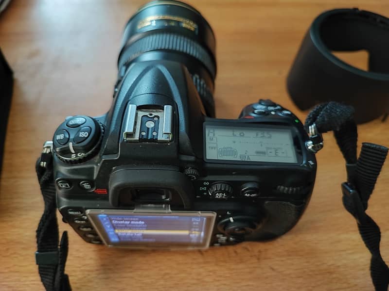 NiKON D300s DSLR Professional digital camera with prime Lense 3