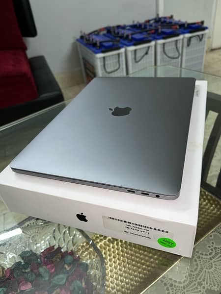 MacBook Pro intel i5 2020 13” | 32GB RAM | 1TB SSD | Touch bar 4