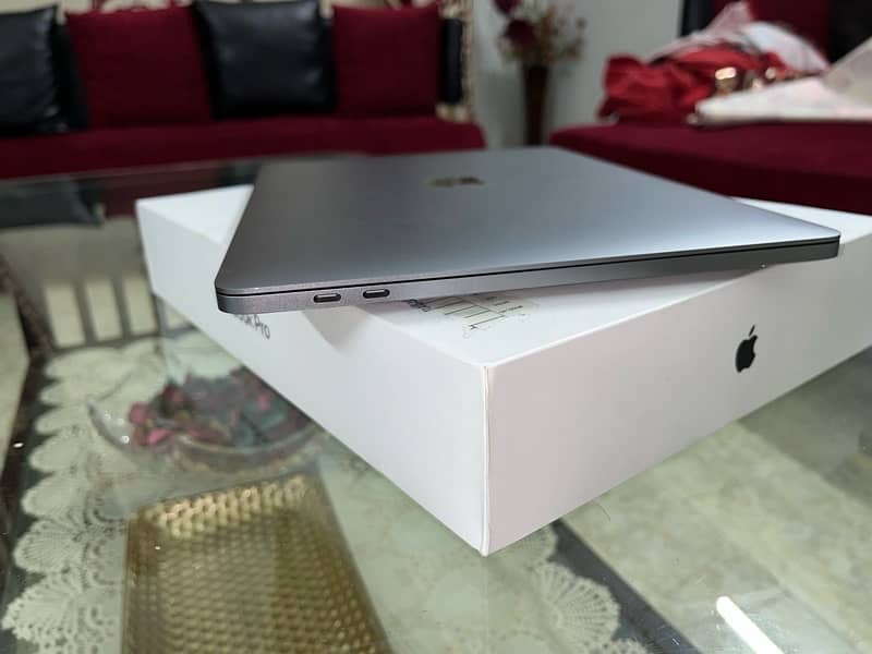 MacBook Pro intel i5 2020 13” | 32GB RAM | 1TB SSD | Touch bar 5