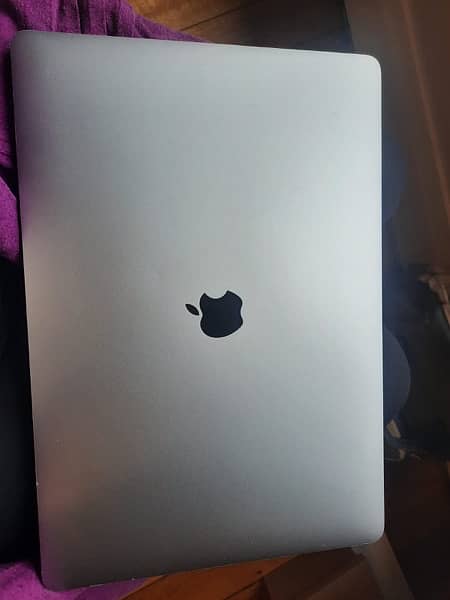 Macbook Pro late 2018 model , 15" , 16 gb RAM , Intel core i9 3
