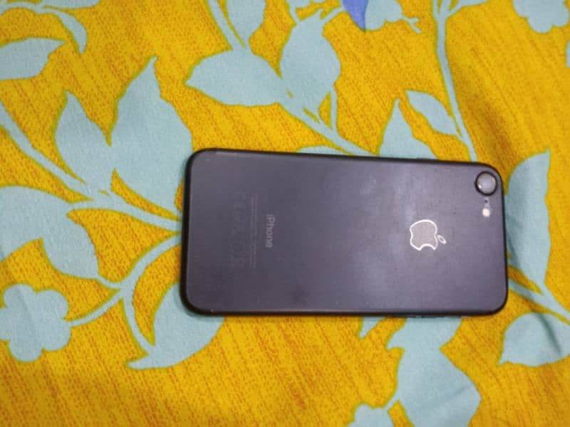 I phone 7 PTA proved touch barck Hain storage 32 GB just Mobile 4