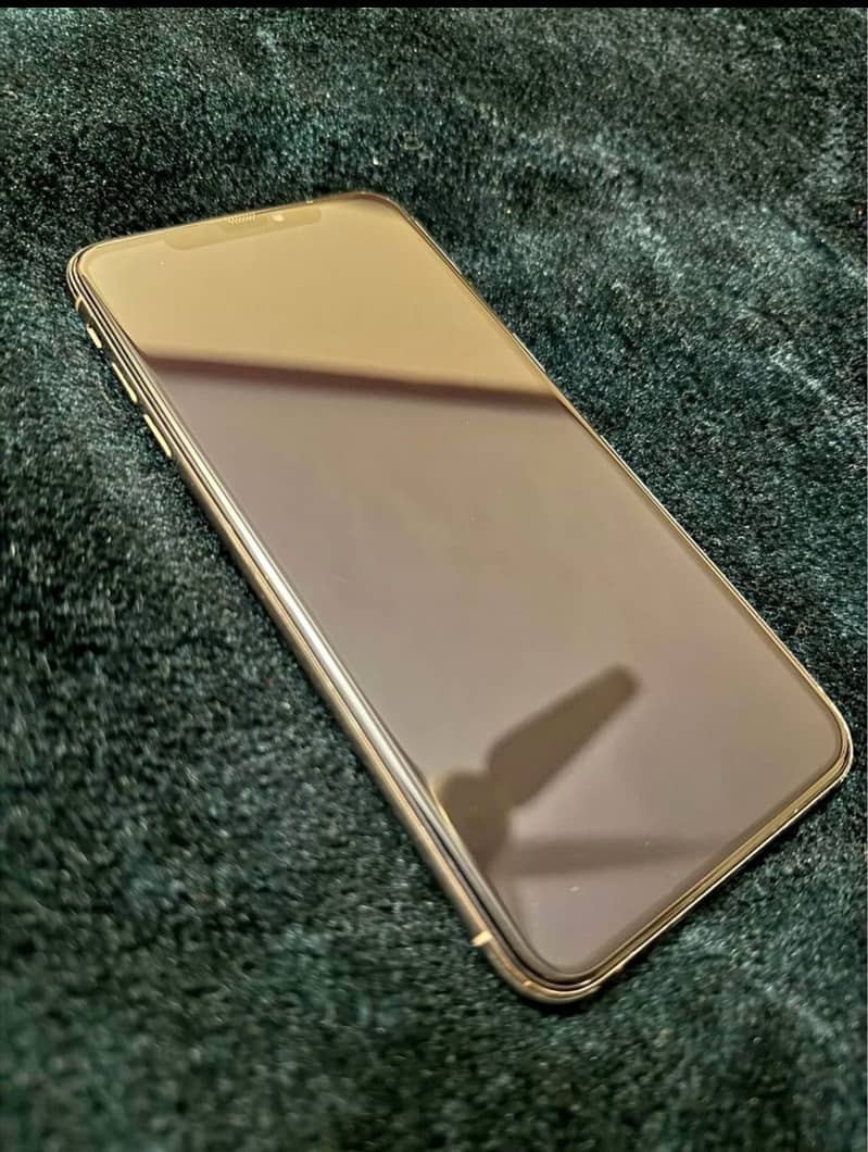 iPhone XS Max, Waterpack, non pta, airlock, FU, condition 10/10. 1