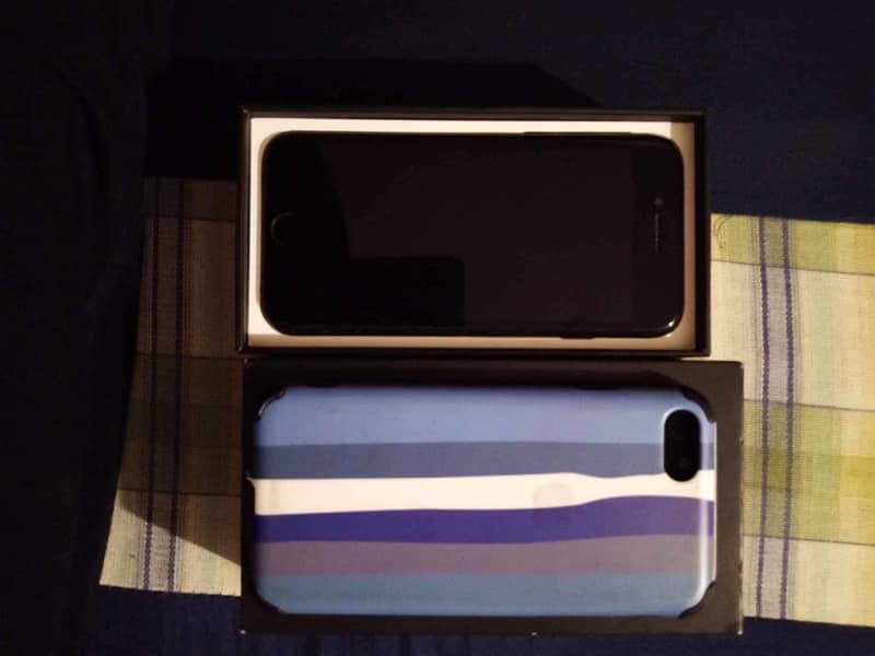 iPhone 7 with original box/ original cable/ back cover 0