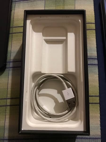 iPhone 7 with original box/ original cable/ back cover 6