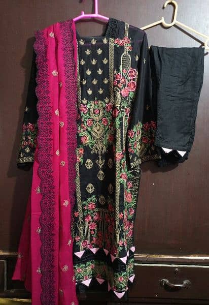 branded Embroidered lawn 3 piece 0