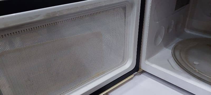36 liter dawlance microwave oven good condition 5