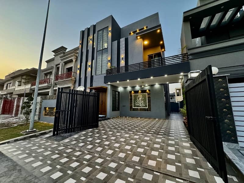 House For sale In Citi Housing Society 7