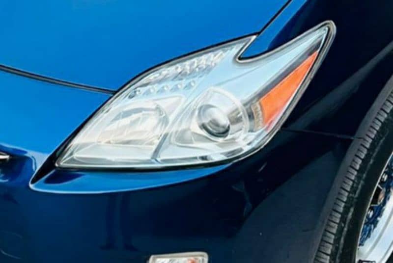 Toyota prius 1.8 head lights 1