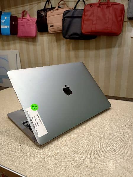 apple MacBook pro 2020 m1 chip space gray 16/256 10
