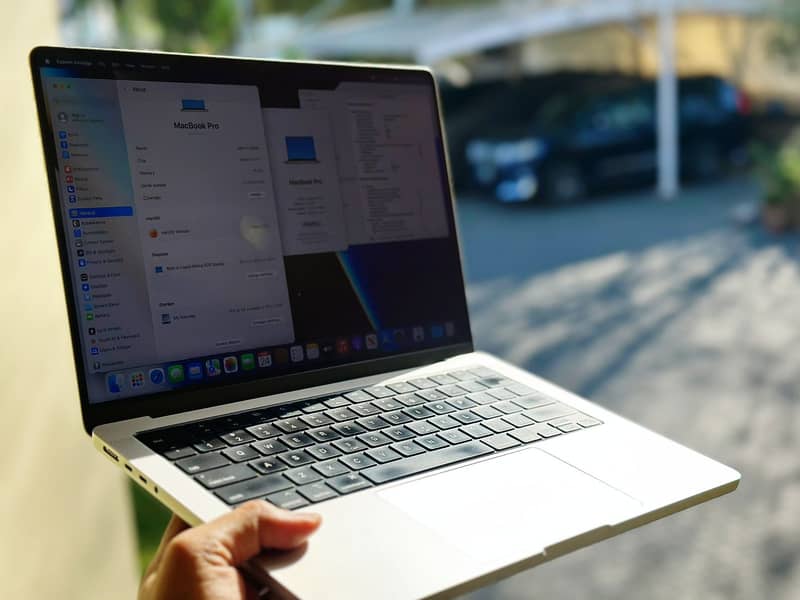MacBook Pro m1 (14-inch, 2021) 16GB - 512GB, Read Ad 3